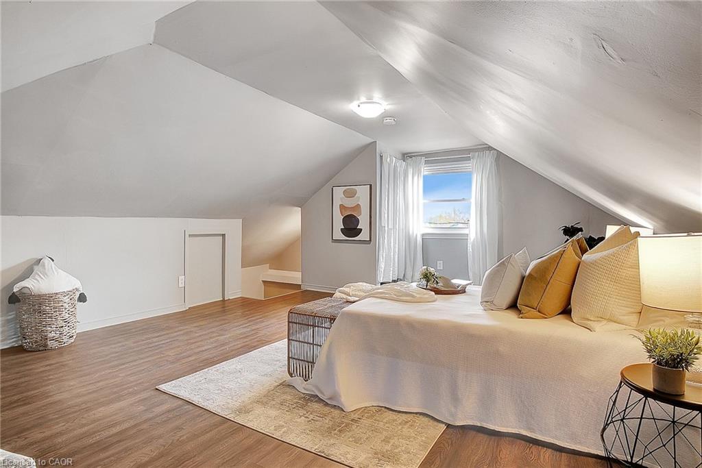211 Dolph Street N, Cambridge, ON - Indoor Photo Showing Bedroom