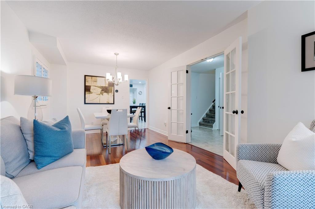 2197 Donald Road, Burlington, ON - Indoor Photo Showing Living Room