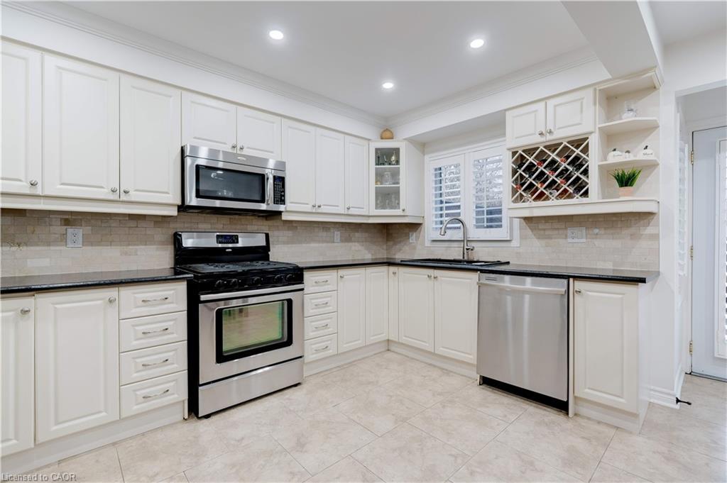 2197 Donald Road, Burlington, ON - Indoor Photo Showing Kitchen