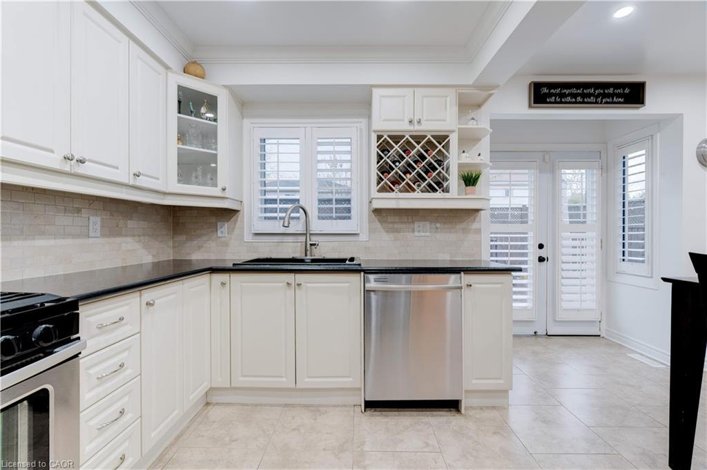 2197 Donald Road, Burlington, ON - Indoor Photo Showing Kitchen
