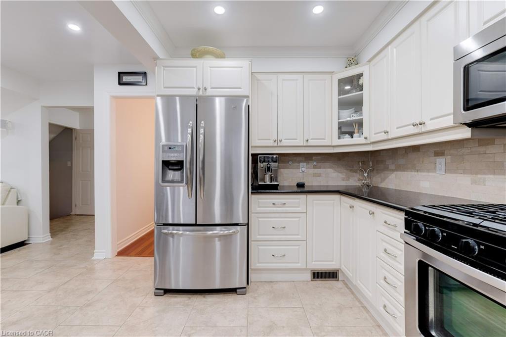2197 Donald Road, Burlington, ON - Indoor Photo Showing Kitchen