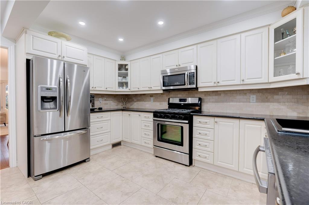 2197 Donald Road, Burlington, ON - Indoor Photo Showing Kitchen