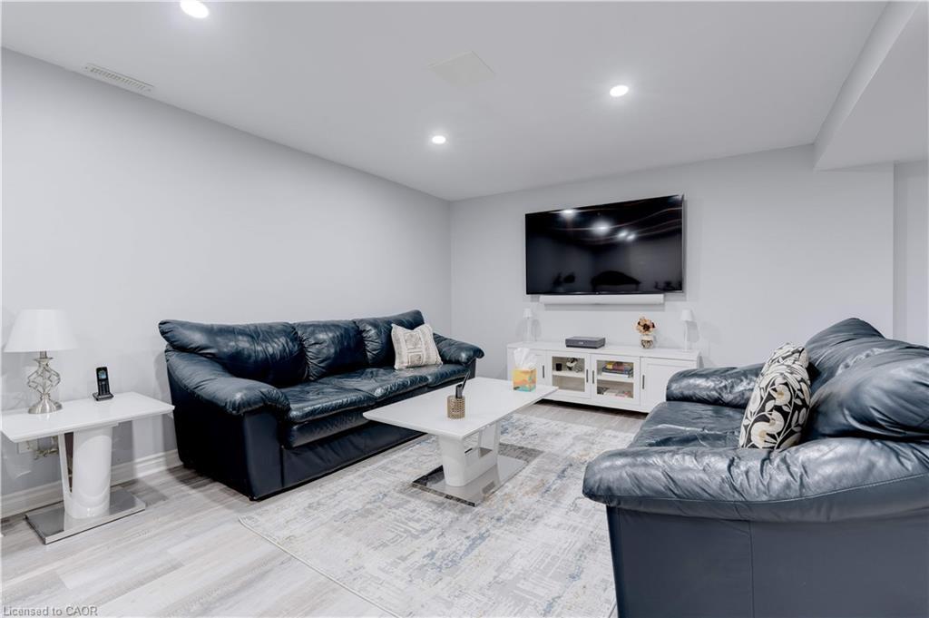 2197 Donald Road, Burlington, ON - Indoor Photo Showing Living Room
