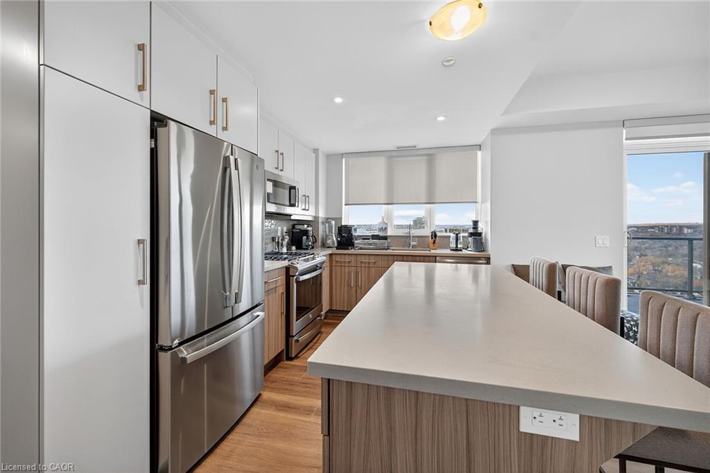 1707-2007 James Street, Burlington, ON - Indoor Photo Showing Kitchen With Upgraded Kitchen