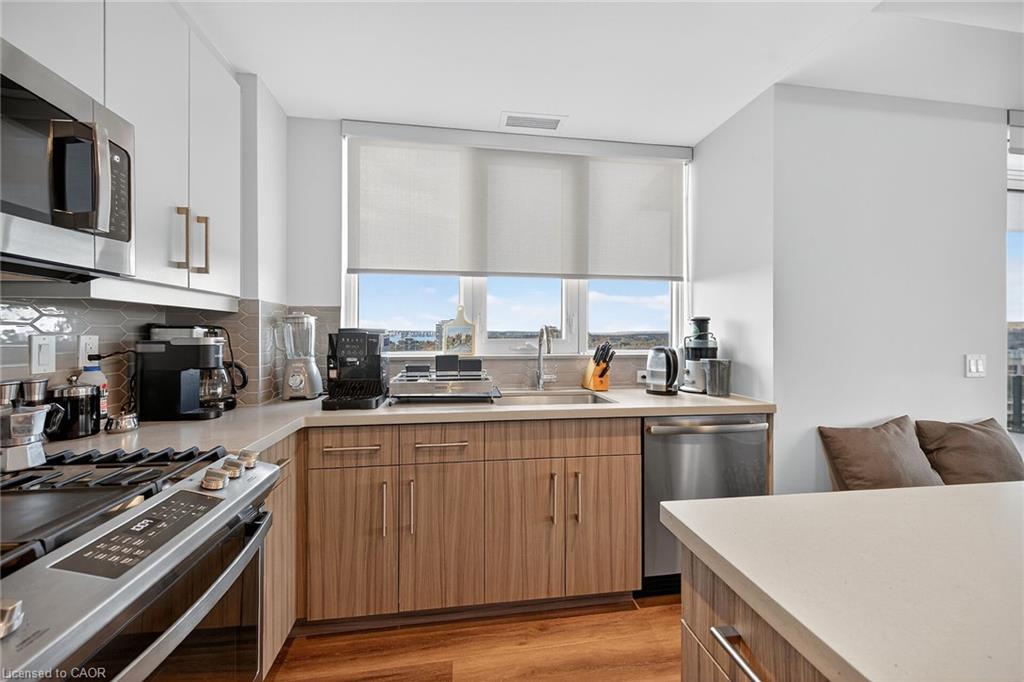 1707-2007 James Street, Burlington, ON - Indoor Photo Showing Kitchen