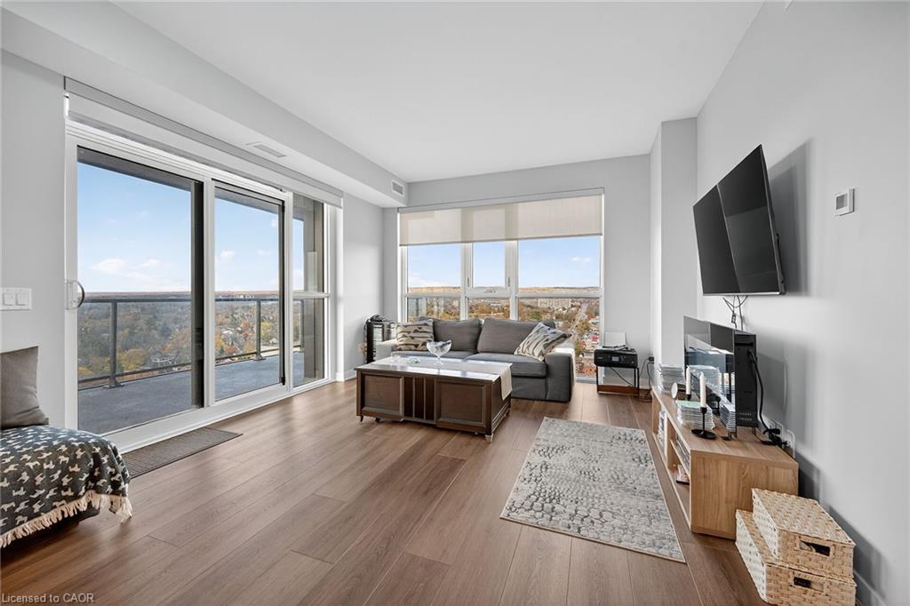 1707-2007 James Street, Burlington, ON - Indoor Photo Showing Living Room