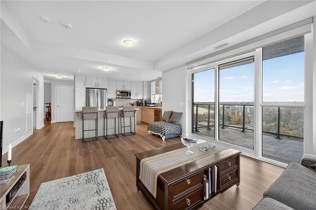 1707-2007 James Street, Burlington, ON - Indoor Photo Showing Living Room