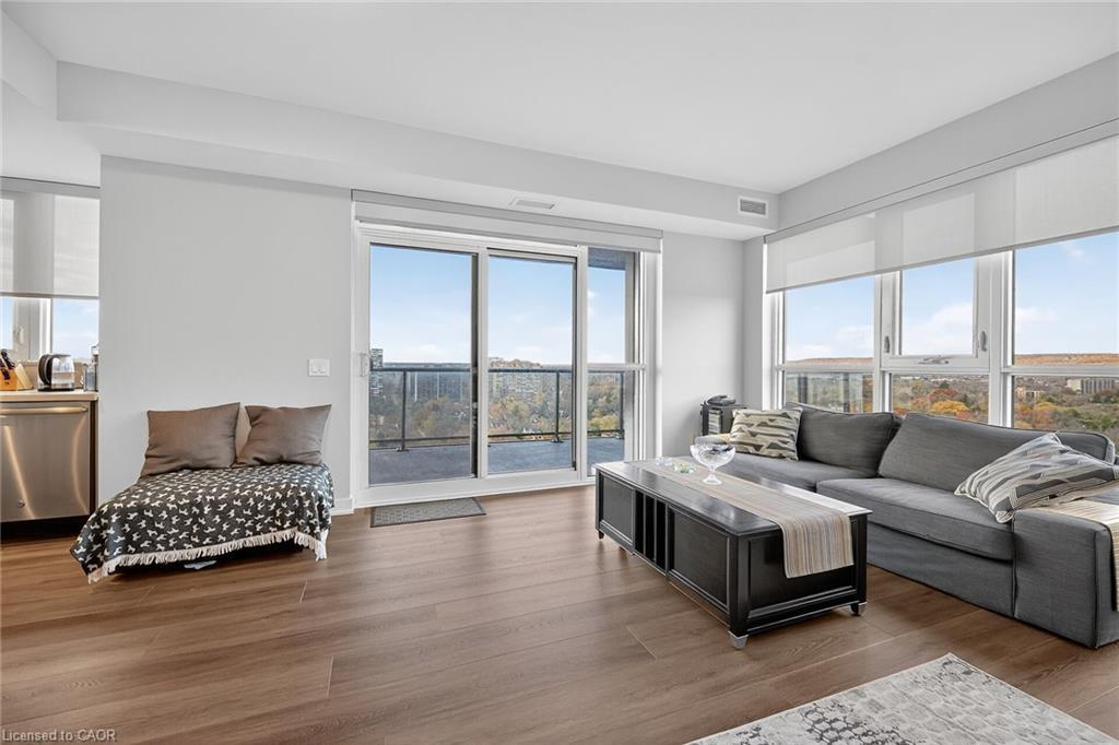 1707-2007 James Street, Burlington, ON - Indoor Photo Showing Living Room