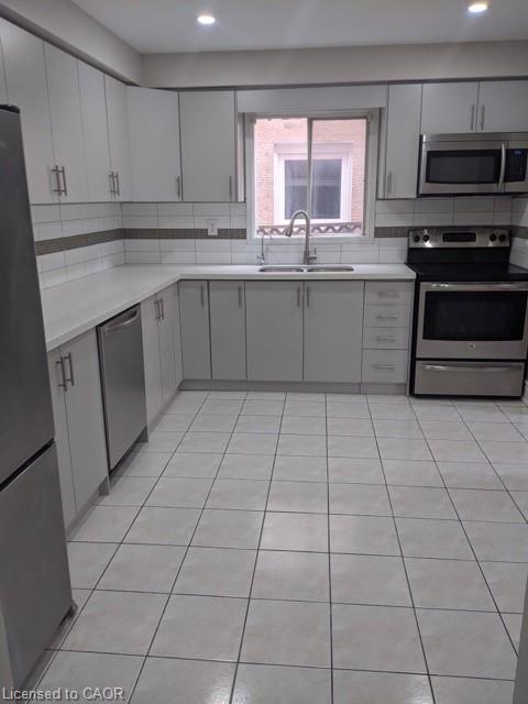 138 Muirland Crescent, Brampton, ON - Indoor Photo Showing Kitchen With Double Sink