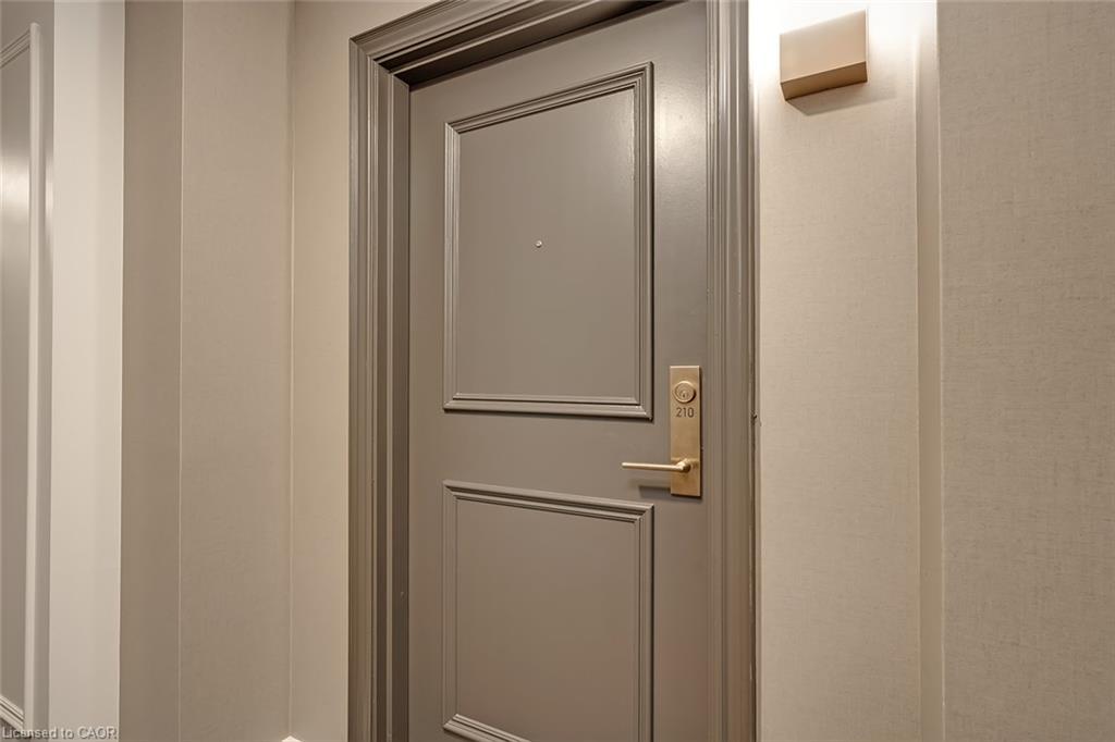 210-399 Elizabeth Street, Burlington, ON - Indoor