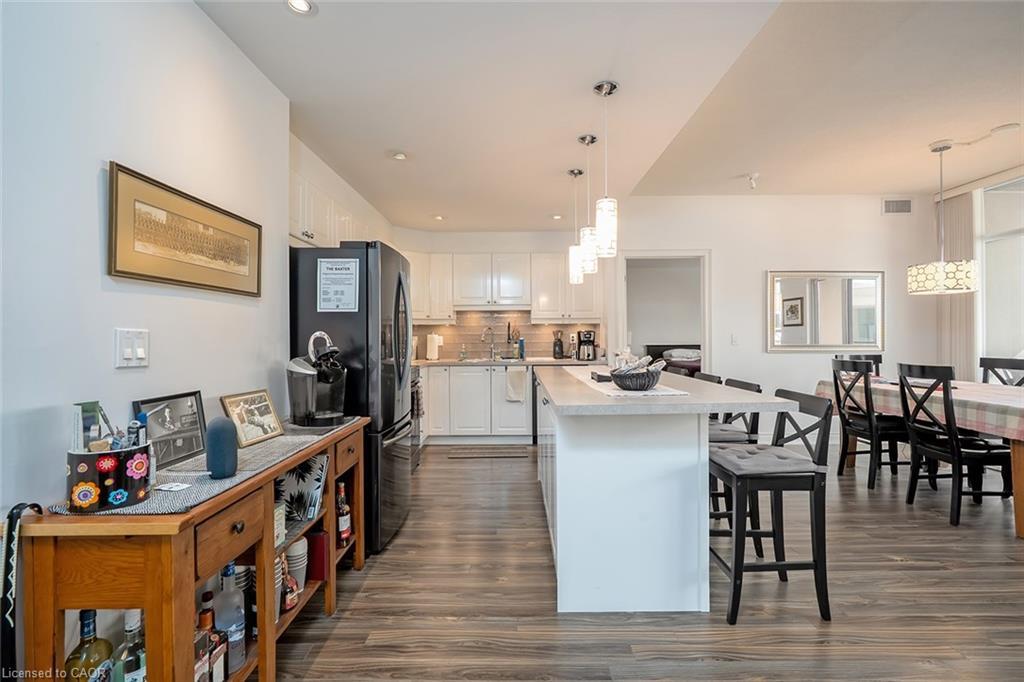 210-399 Elizabeth Street, Burlington, ON - Indoor