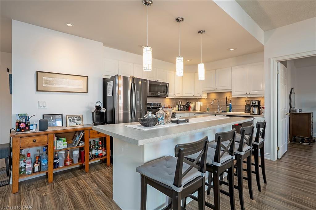 210-399 Elizabeth Street, Burlington, ON - Indoor