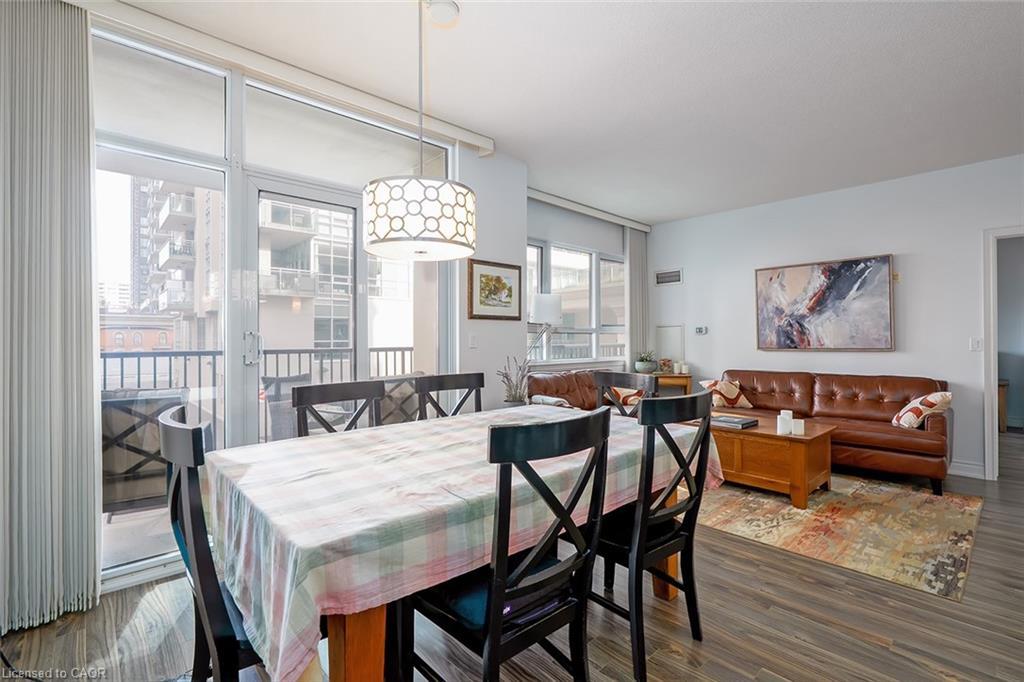 210-399 Elizabeth Street, Burlington, ON - Indoor Photo Showing Dining Room