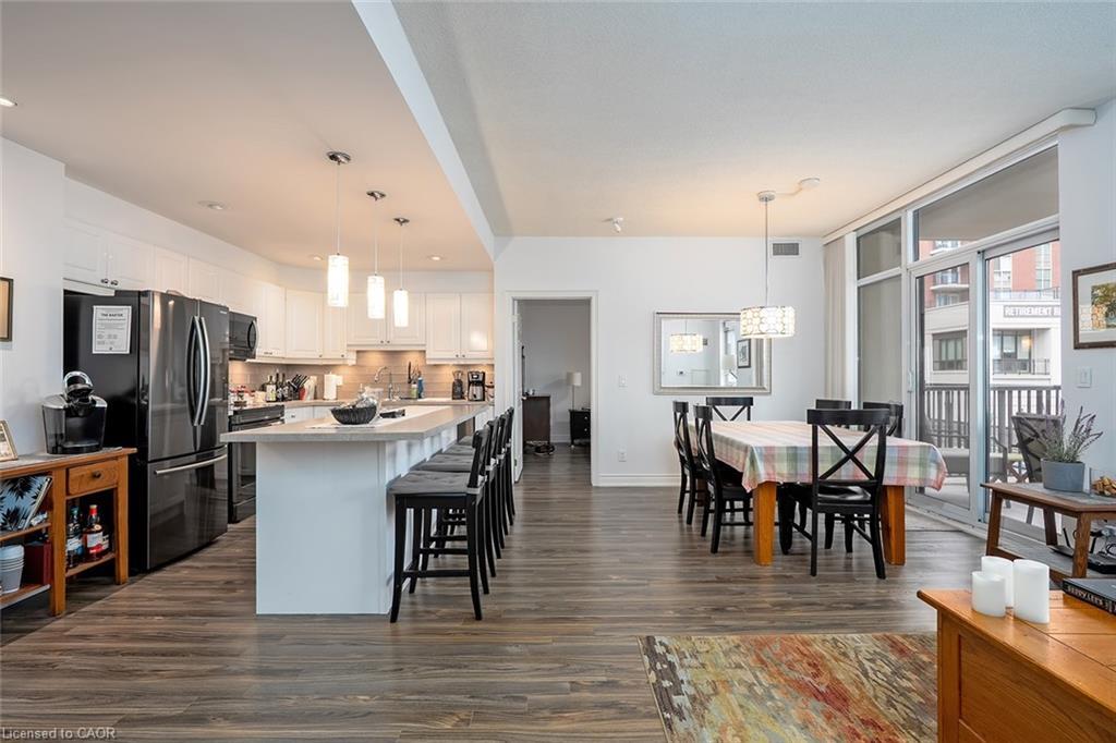 210-399 Elizabeth Street, Burlington, ON - Indoor Photo Showing Other Room