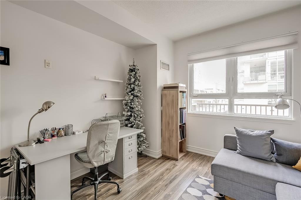 210-399 Elizabeth Street, Burlington, ON - Indoor