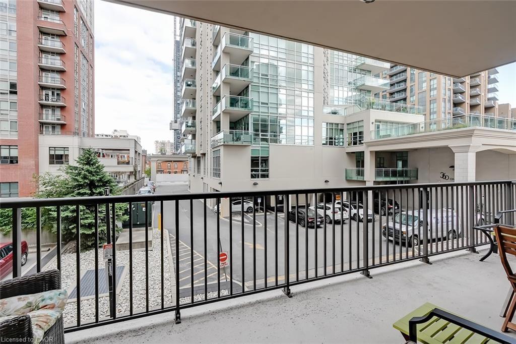 210-399 Elizabeth Street, Burlington, ON - Outdoor