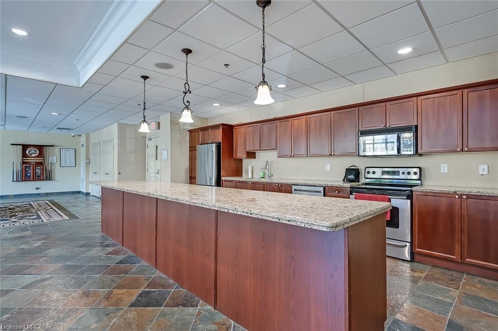 210-399 Elizabeth Street, Burlington, ON - Indoor Photo Showing Kitchen