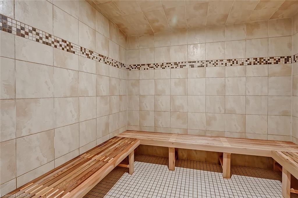 210-399 Elizabeth Street, Burlington, ON - Indoor Photo Showing Bathroom