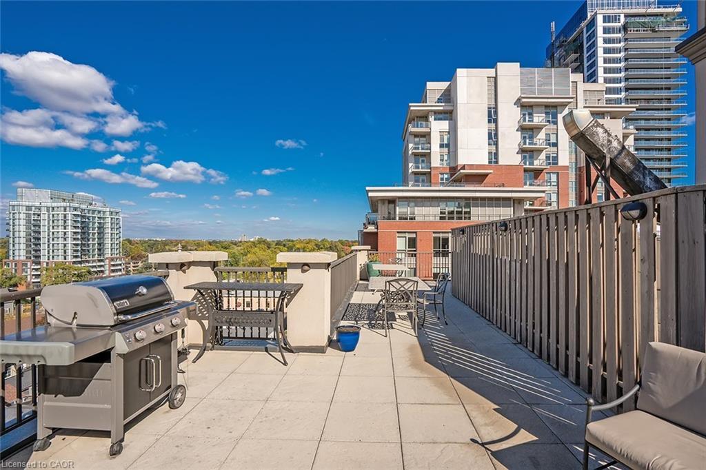 210-399 Elizabeth Street, Burlington, ON - Outdoor