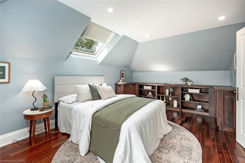 2428 Lakeshore Road, Burlington, ON - Indoor Photo Showing Bedroom