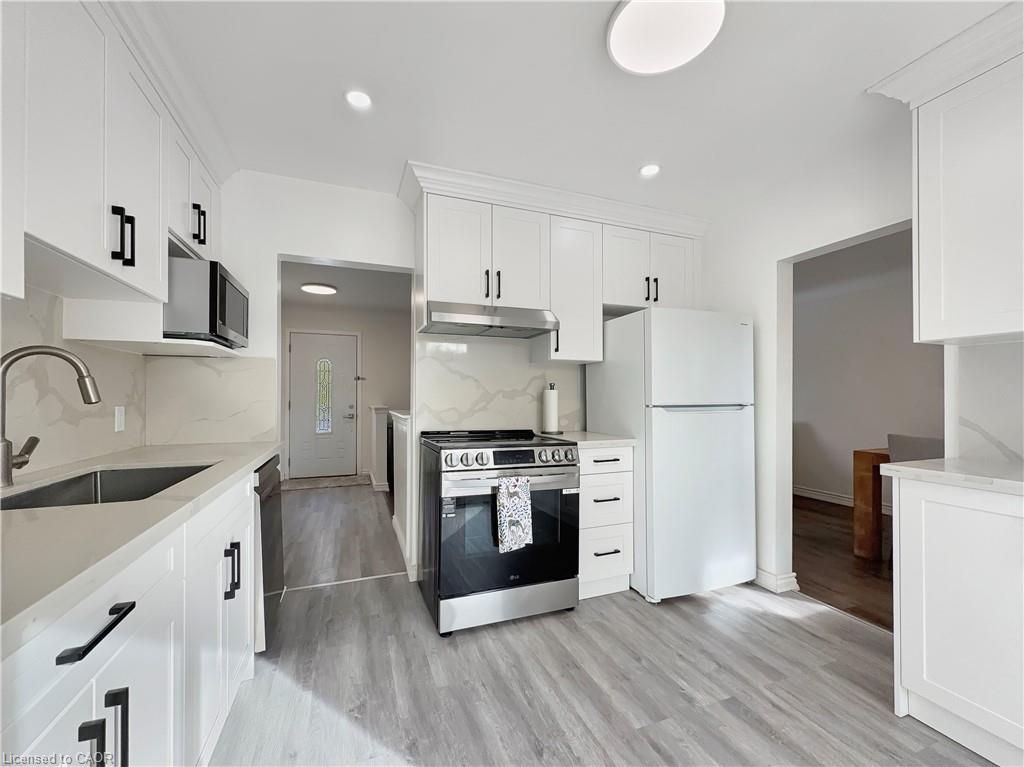 238 Kent Crescent, Burlington, ON - Indoor Photo Showing Kitchen