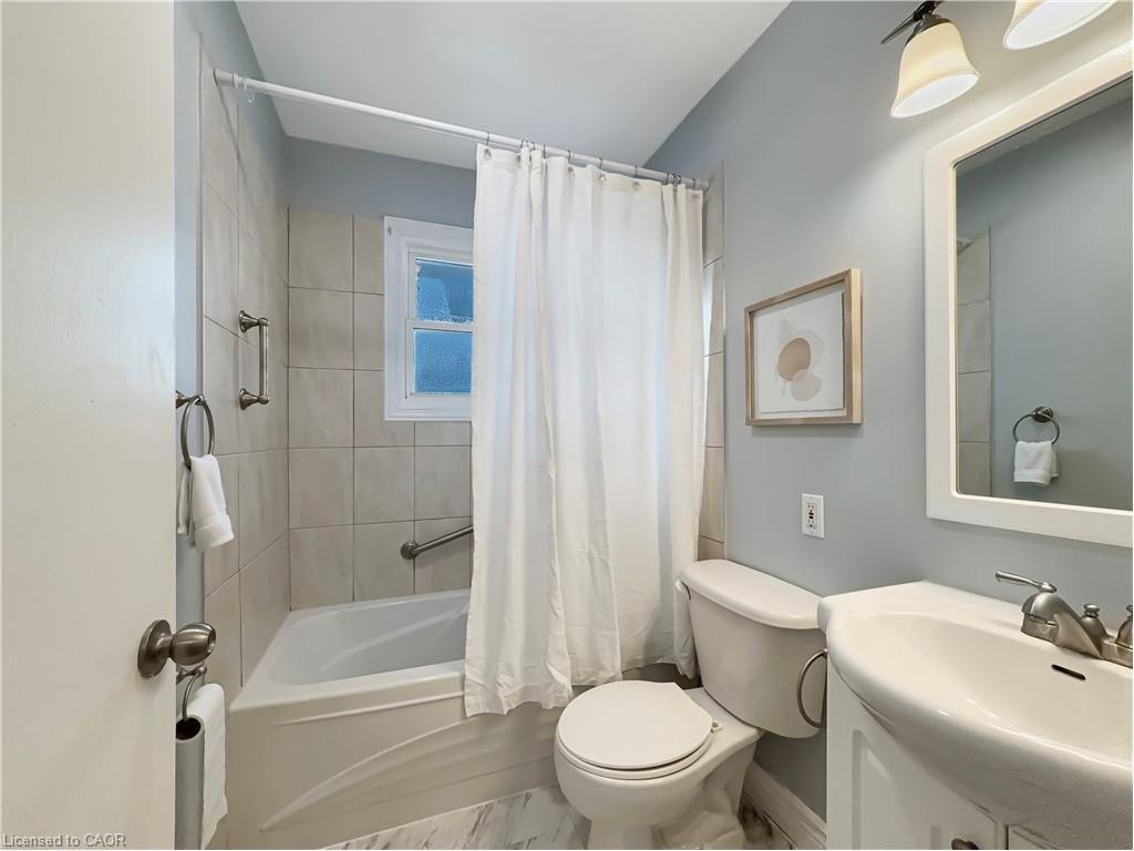 238 Kent Crescent, Burlington, ON - Indoor Photo Showing Bathroom