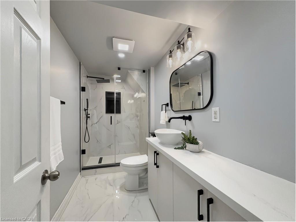 238 Kent Crescent, Burlington, ON - Indoor Photo Showing Bathroom