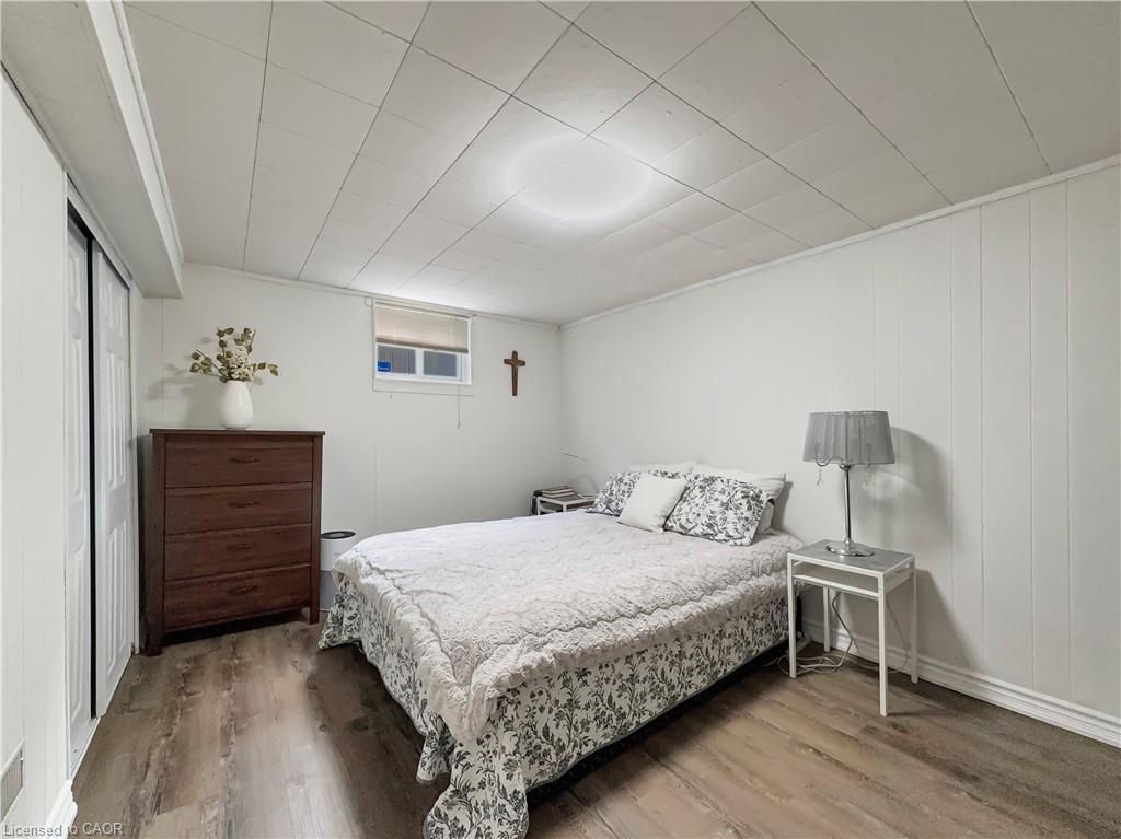 238 Kent Crescent, Burlington, ON - Indoor Photo Showing Bedroom