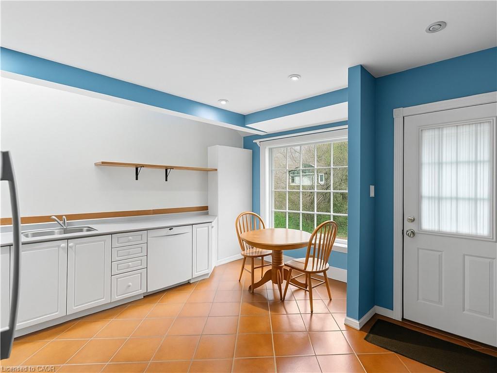 282 Main Street W, Hamilton, ON - Indoor