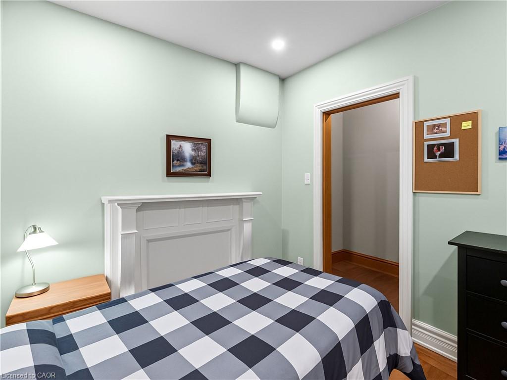 282 Main Street W, Hamilton, ON - Indoor Photo Showing Bedroom