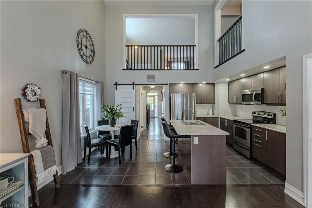 73 English Lane, Brantford, ON - Indoor Photo Showing Kitchen