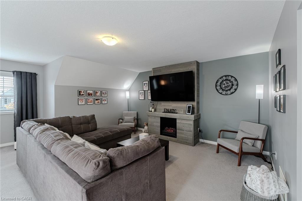 73 English Lane, Brantford, ON - Indoor Photo Showing Living Room