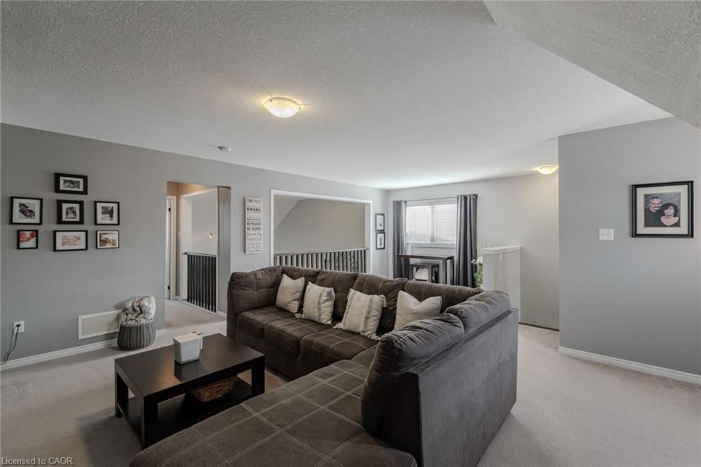 73 English Lane, Brantford, ON - Indoor Photo Showing Living Room