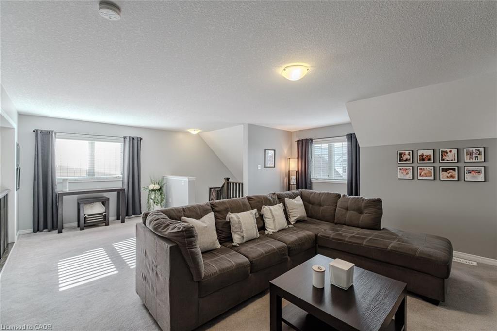 73 English Lane, Brantford, ON - Indoor Photo Showing Living Room