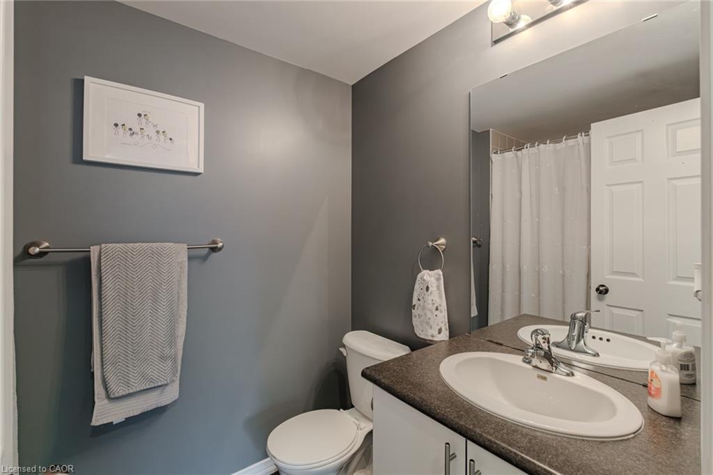 73 English Lane, Brantford, ON - Indoor Photo Showing Bathroom