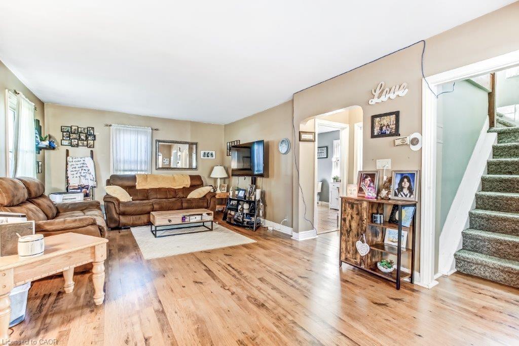 500 St Andrew Street, Port Dover, ON - Indoor Photo Showing Living Room