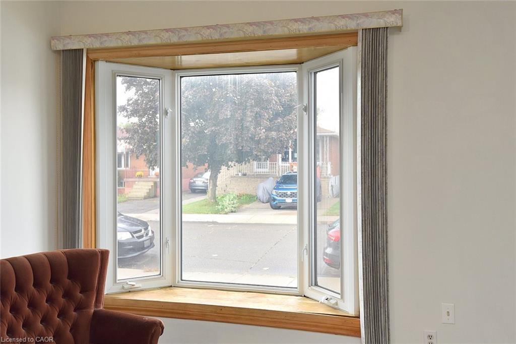 149 Ivon Avenue, Hamilton, ON - Indoor Photo Showing Other Room