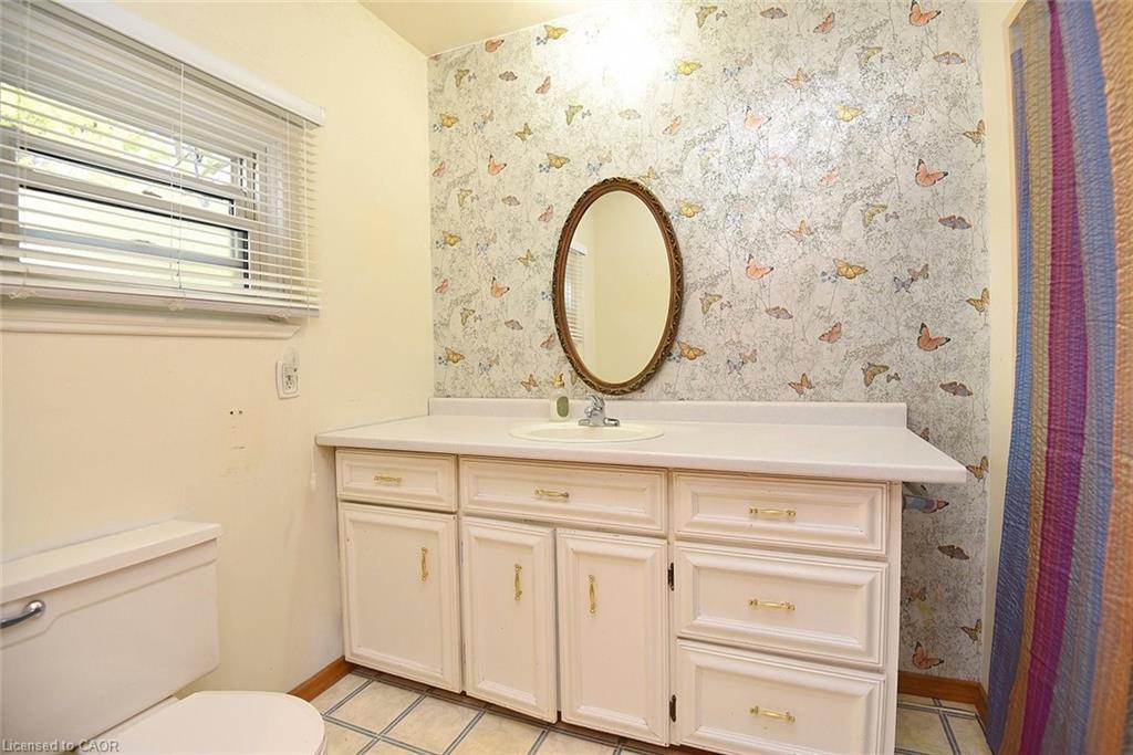 149 Ivon Avenue, Hamilton, ON - Indoor Photo Showing Bathroom