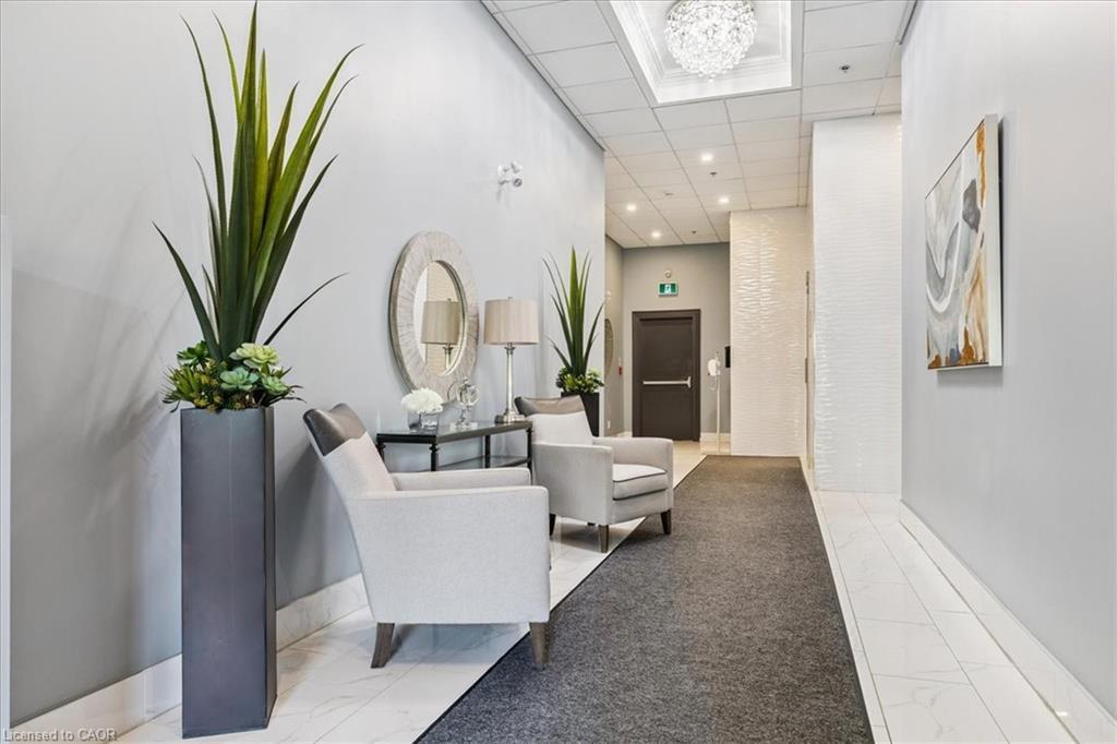 501-34 Plains Road E, Burlington, ON - Indoor Photo Showing Other Room