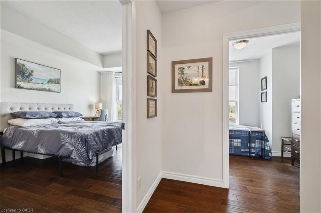 501-34 Plains Road E, Burlington, ON - Indoor Photo Showing Bedroom
