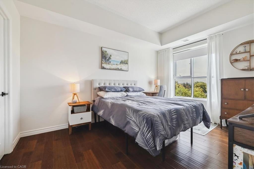 501-34 Plains Road E, Burlington, ON - Indoor Photo Showing Bedroom