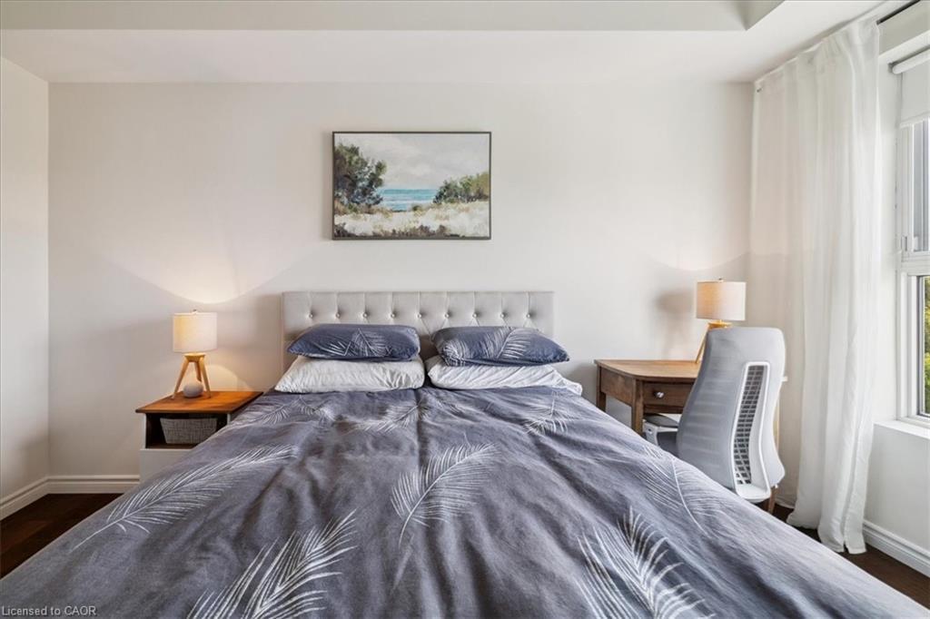 501-34 Plains Road E, Burlington, ON - Indoor Photo Showing Bedroom