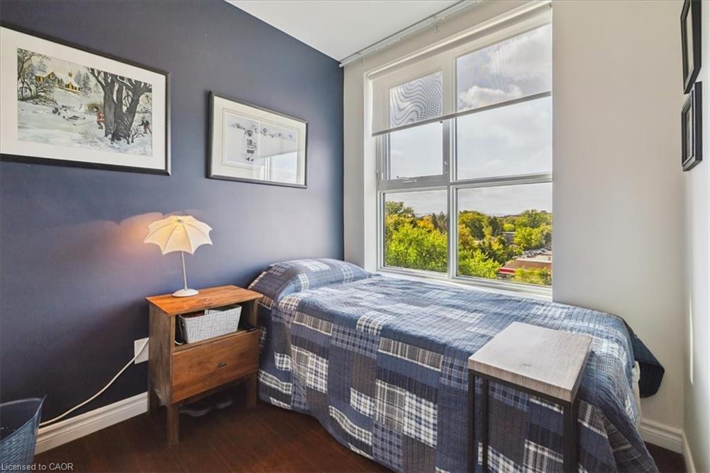 501-34 Plains Road E, Burlington, ON - Indoor Photo Showing Bedroom