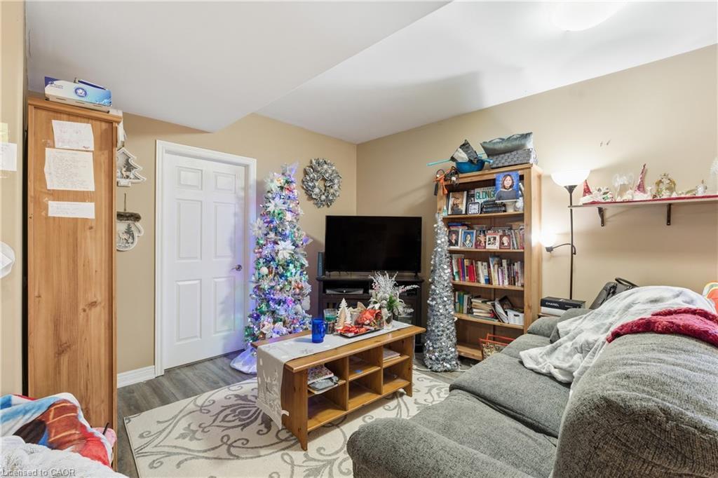 615 Southworth Street S, Welland, ON - Indoor