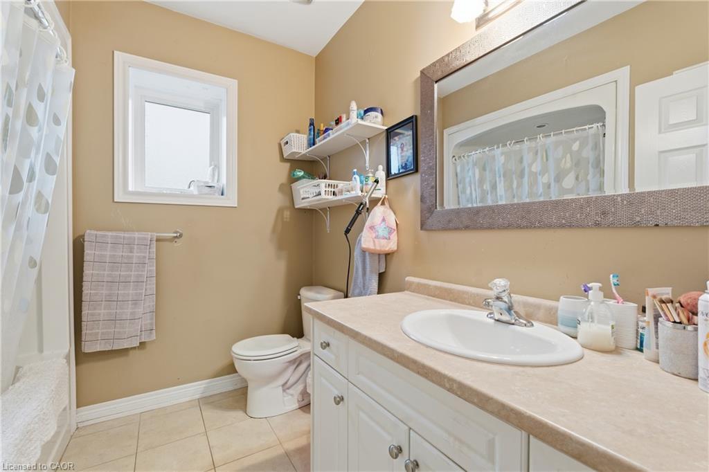615 Southworth Street S, Welland, ON - Indoor Photo Showing Bathroom