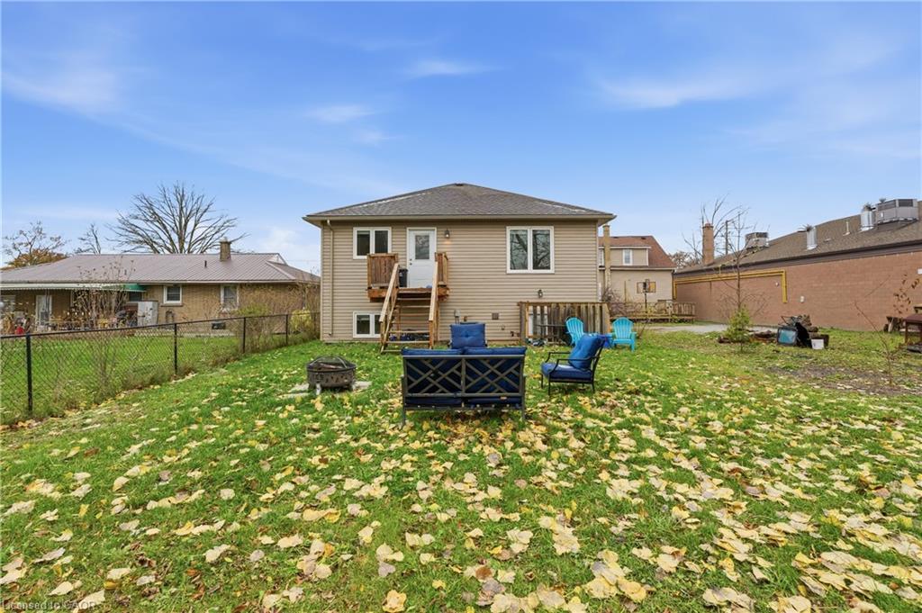 615 Southworth Street S, Welland, ON - Outdoor With Backyard