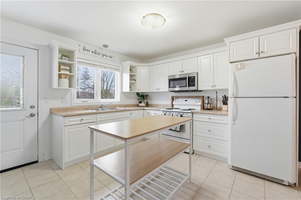 615 Southworth Street S, Welland, ON - Indoor Photo Showing Kitchen