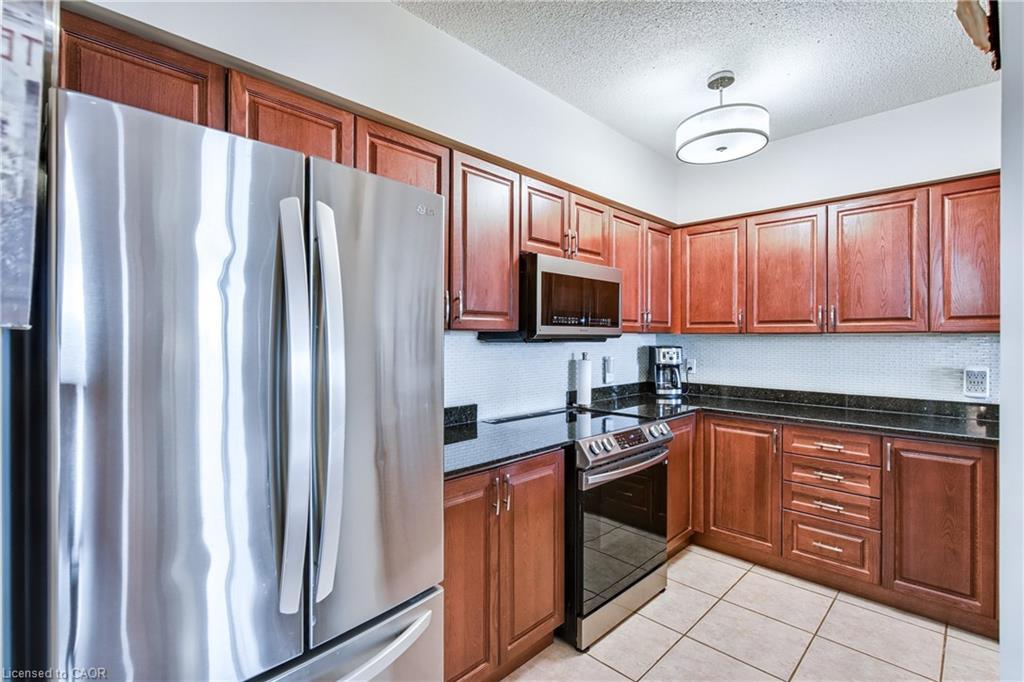 401-47 Caroline Street N, Hamilton, ON - Indoor Photo Showing Kitchen