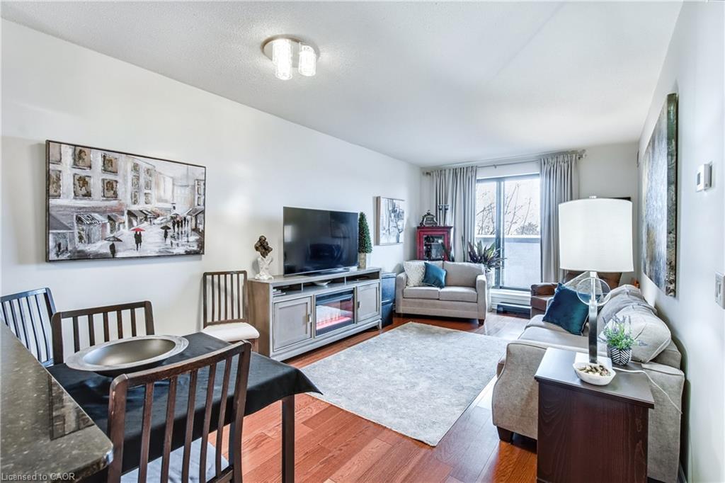 401-47 Caroline Street N, Hamilton, ON - Indoor Photo Showing Living Room