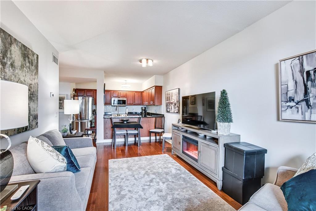 401-47 Caroline Street N, Hamilton, ON - Indoor Photo Showing Living Room